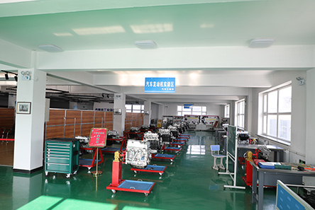 汽车发动机拆装实训区.jpg