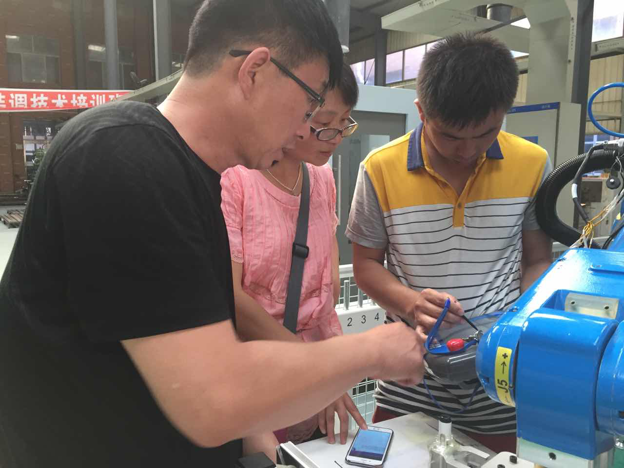 图片4：学院机械系教师参加工业机器人装调技术培训.png